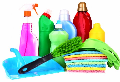 Professional carpet cleaner working on a luxury carpet in Mayfair